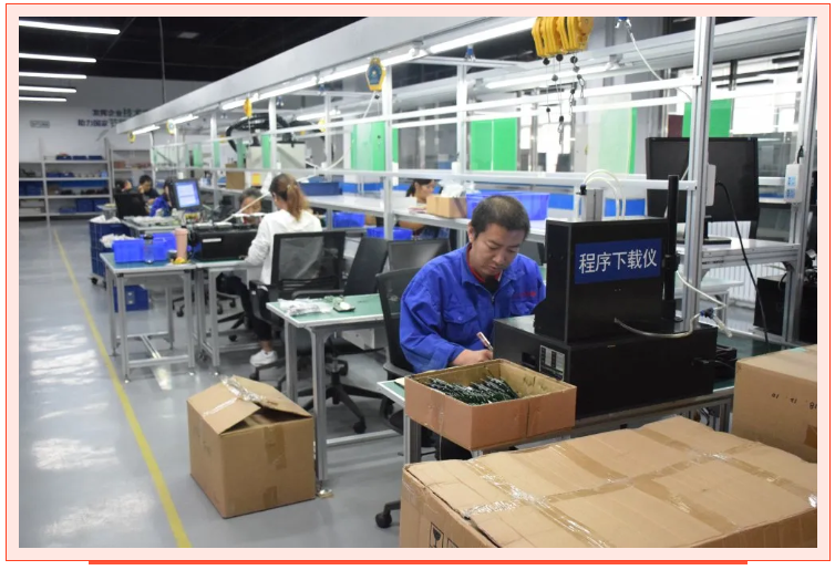 【双节奋战进行时（一）】致敬坚守岗位的伟德官网下载客户端安装供热守卫人！(图2)