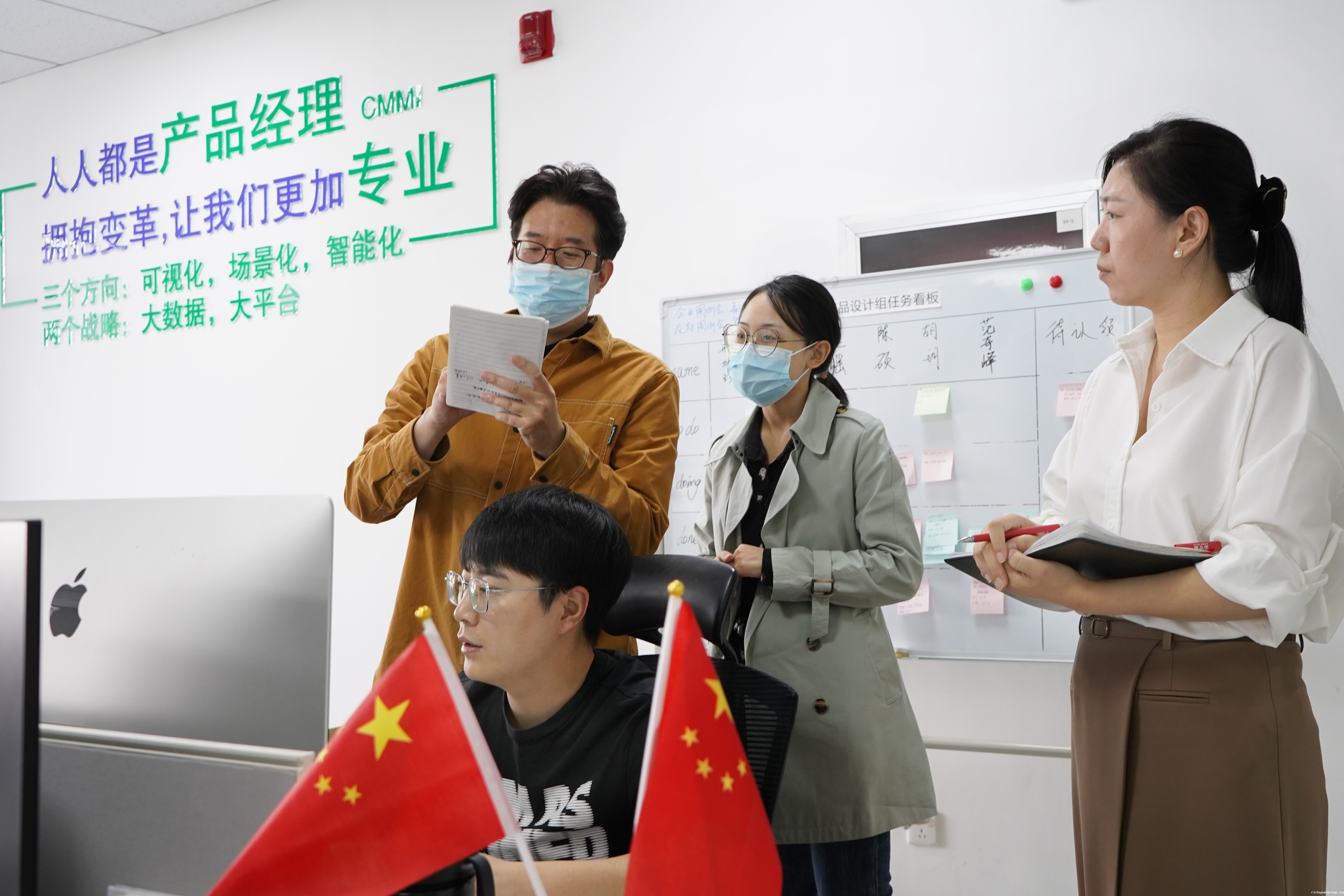 我和国旗合个影丨来自伟德官网下载客户端安装人的表白(图11)