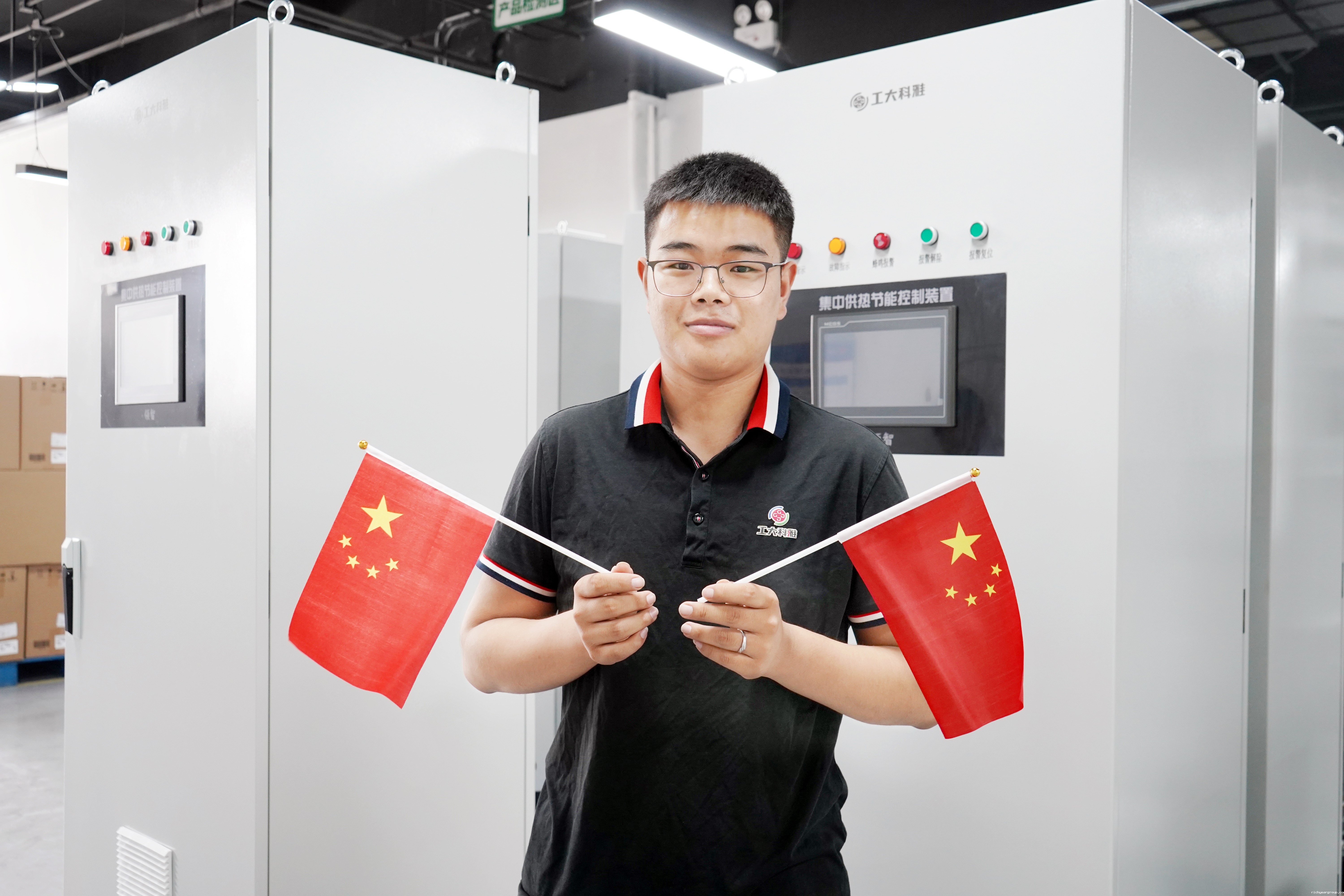 我和国旗合个影丨来自伟德官网下载客户端安装人的表白(图12)