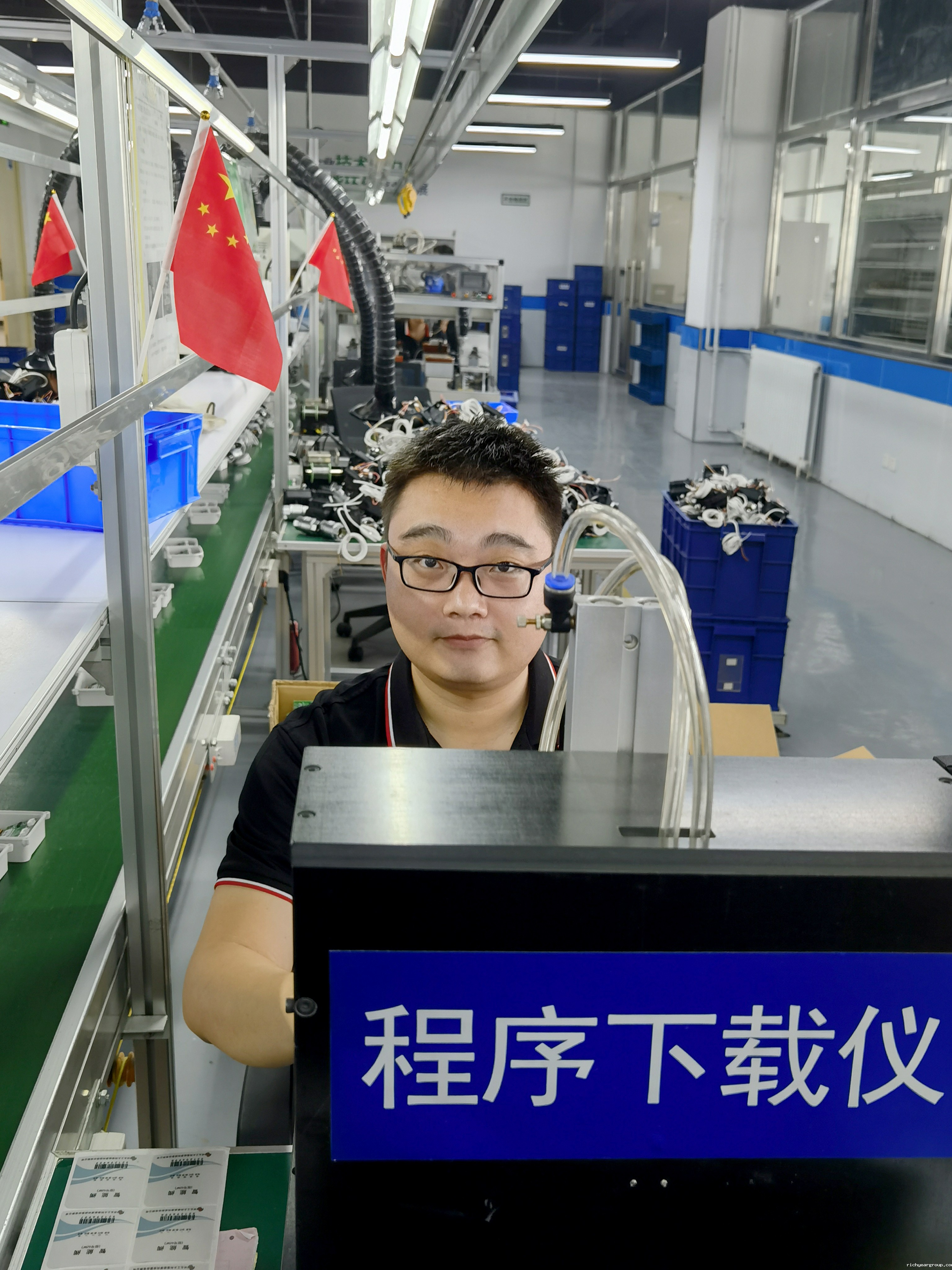 我和国旗合个影丨来自伟德官网下载客户端安装人的表白(图15)