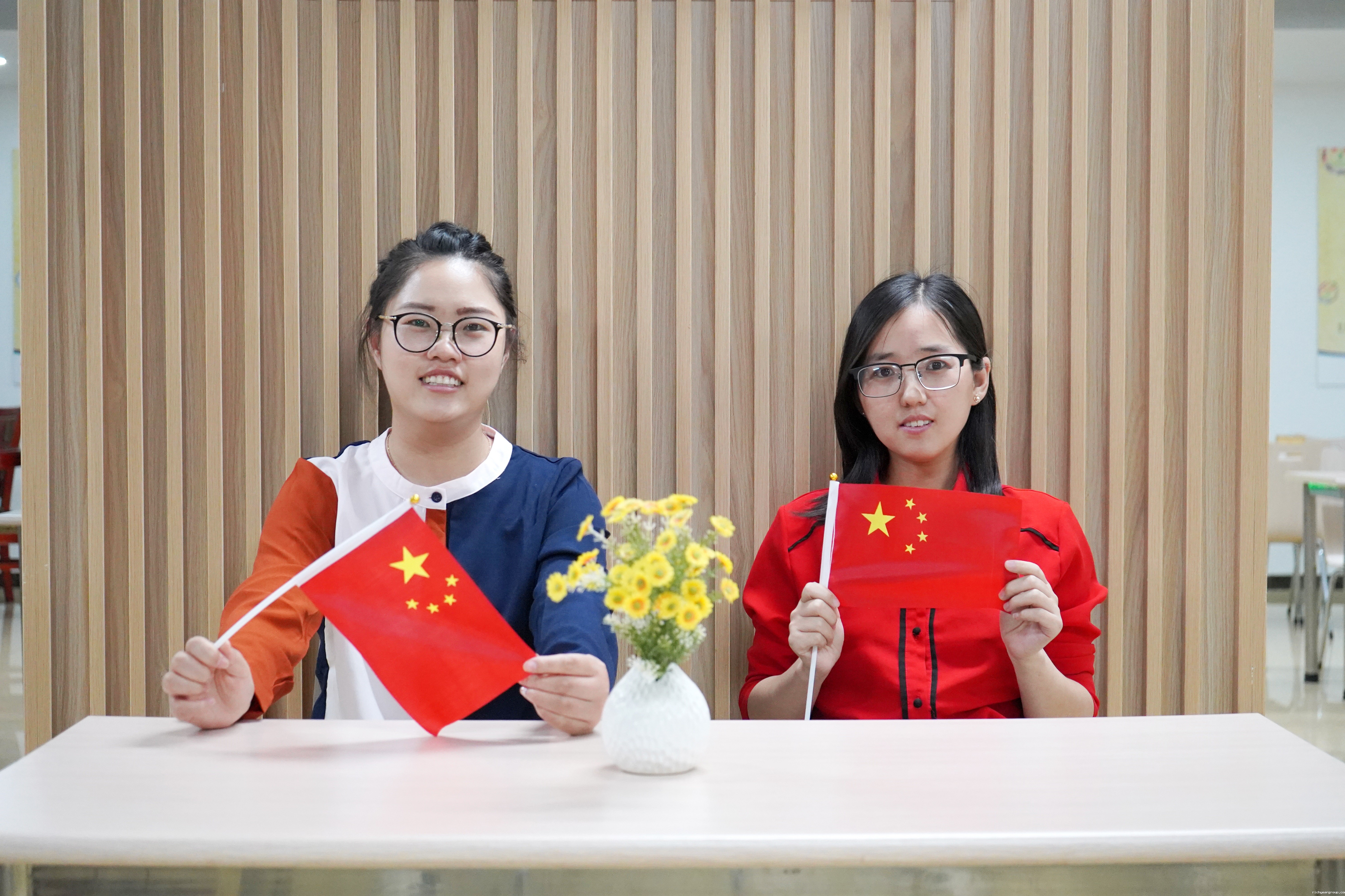 我和国旗合个影丨来自伟德官网下载客户端安装人的表白(图18)