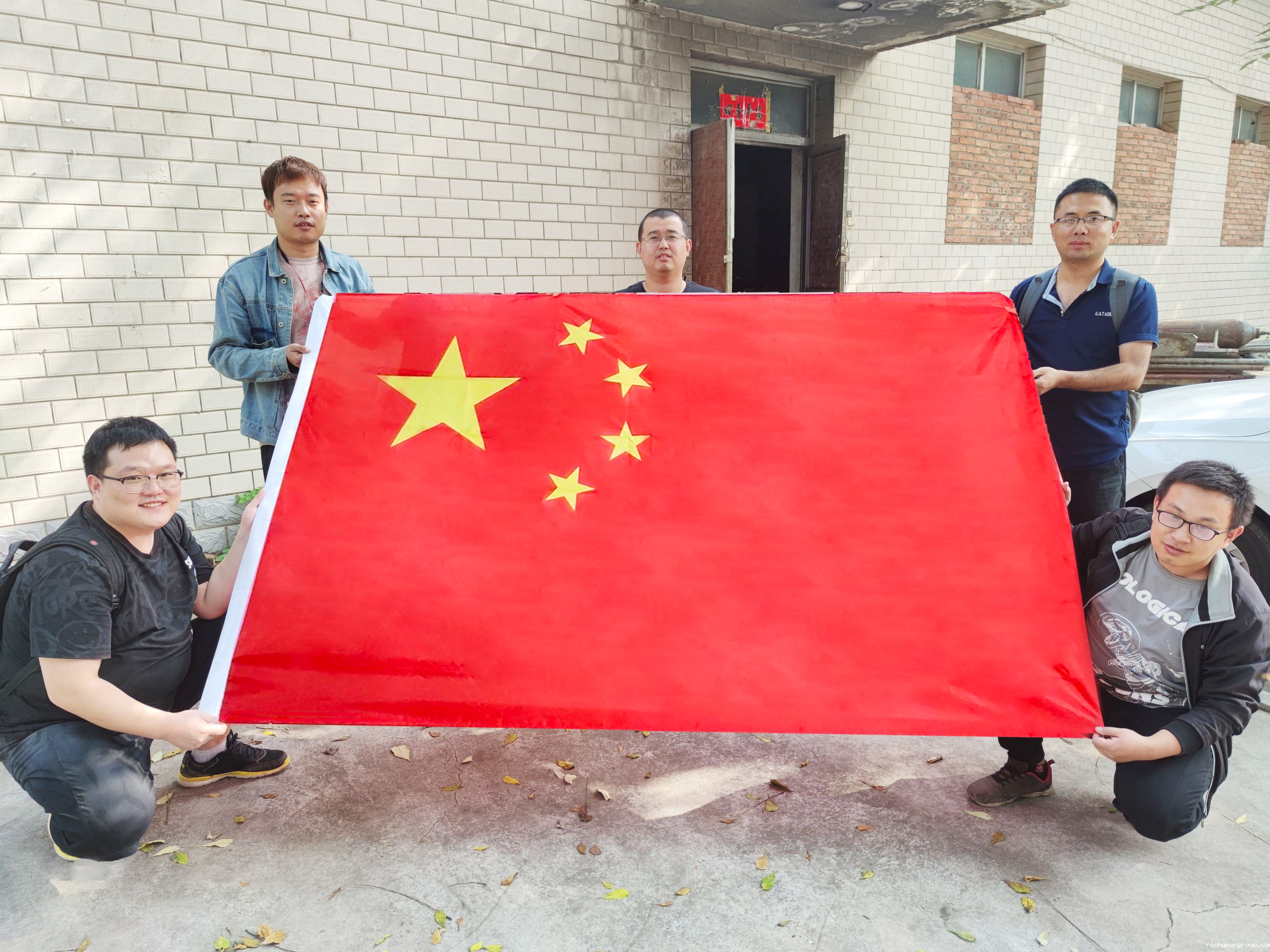 我和国旗合个影丨来自伟德官网下载客户端安装人的表白(图19)