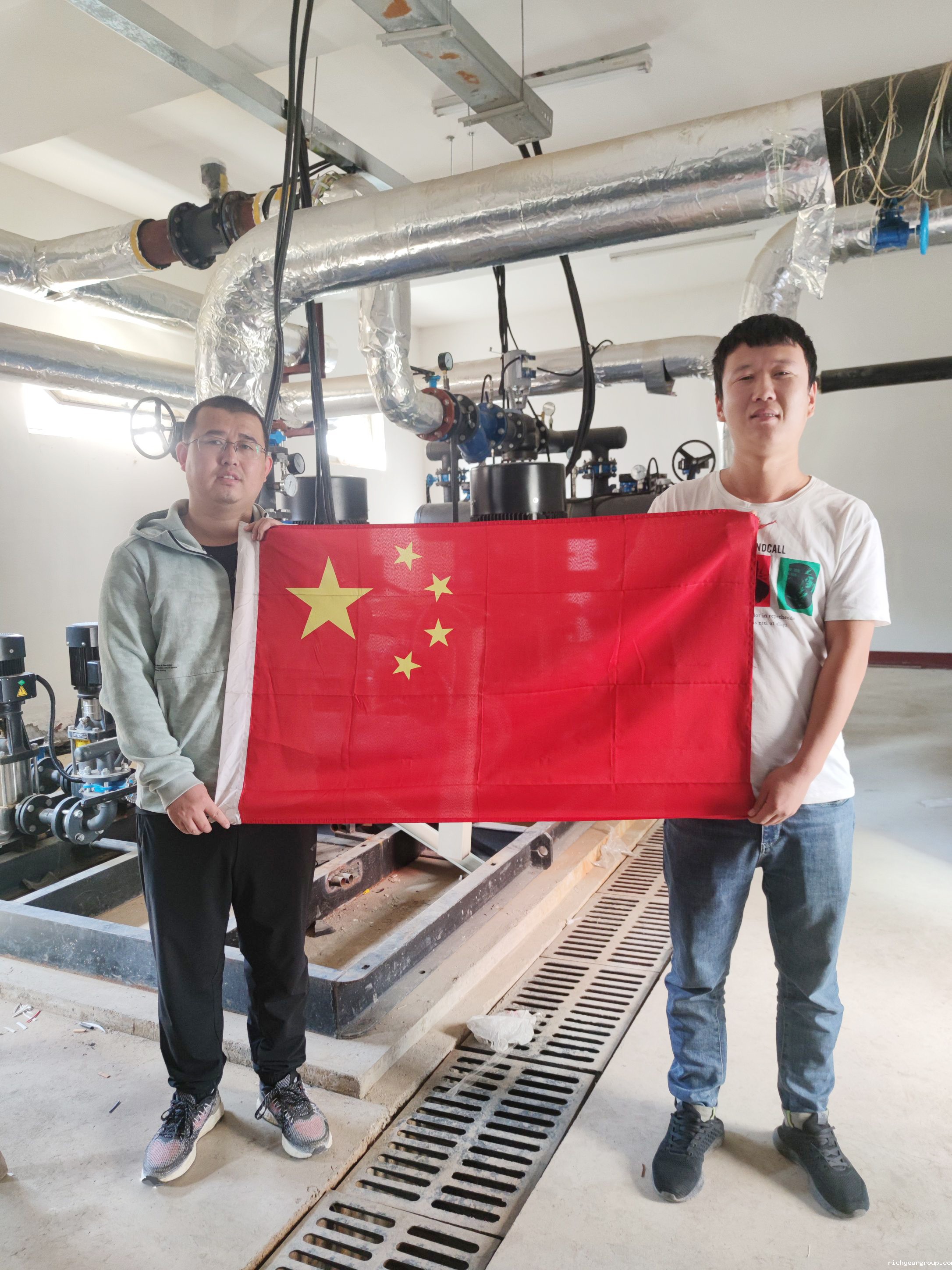 我和国旗合个影丨来自伟德官网下载客户端安装人的表白(图21)