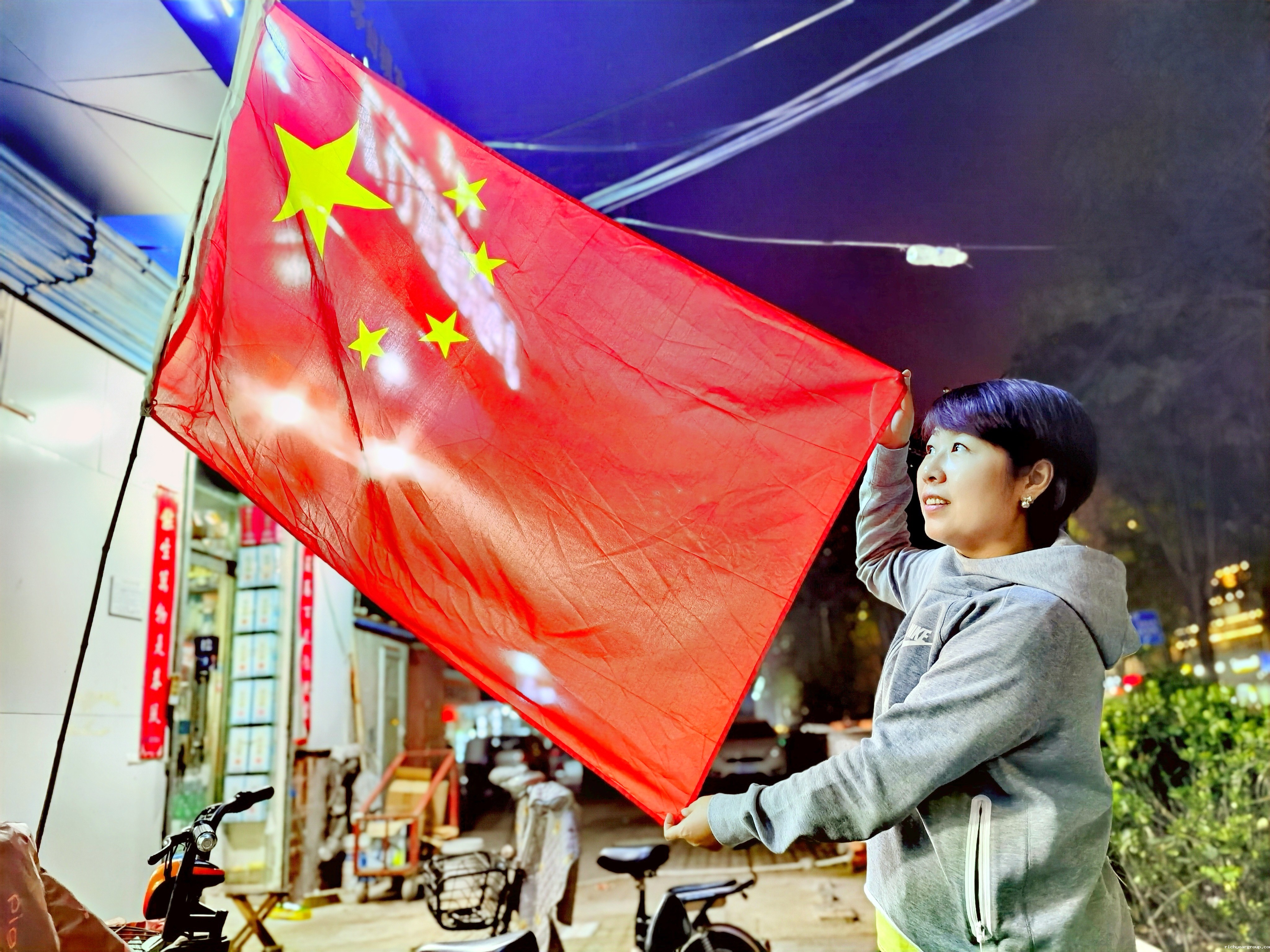 我和国旗合个影丨来自伟德官网下载客户端安装人的表白(图24)