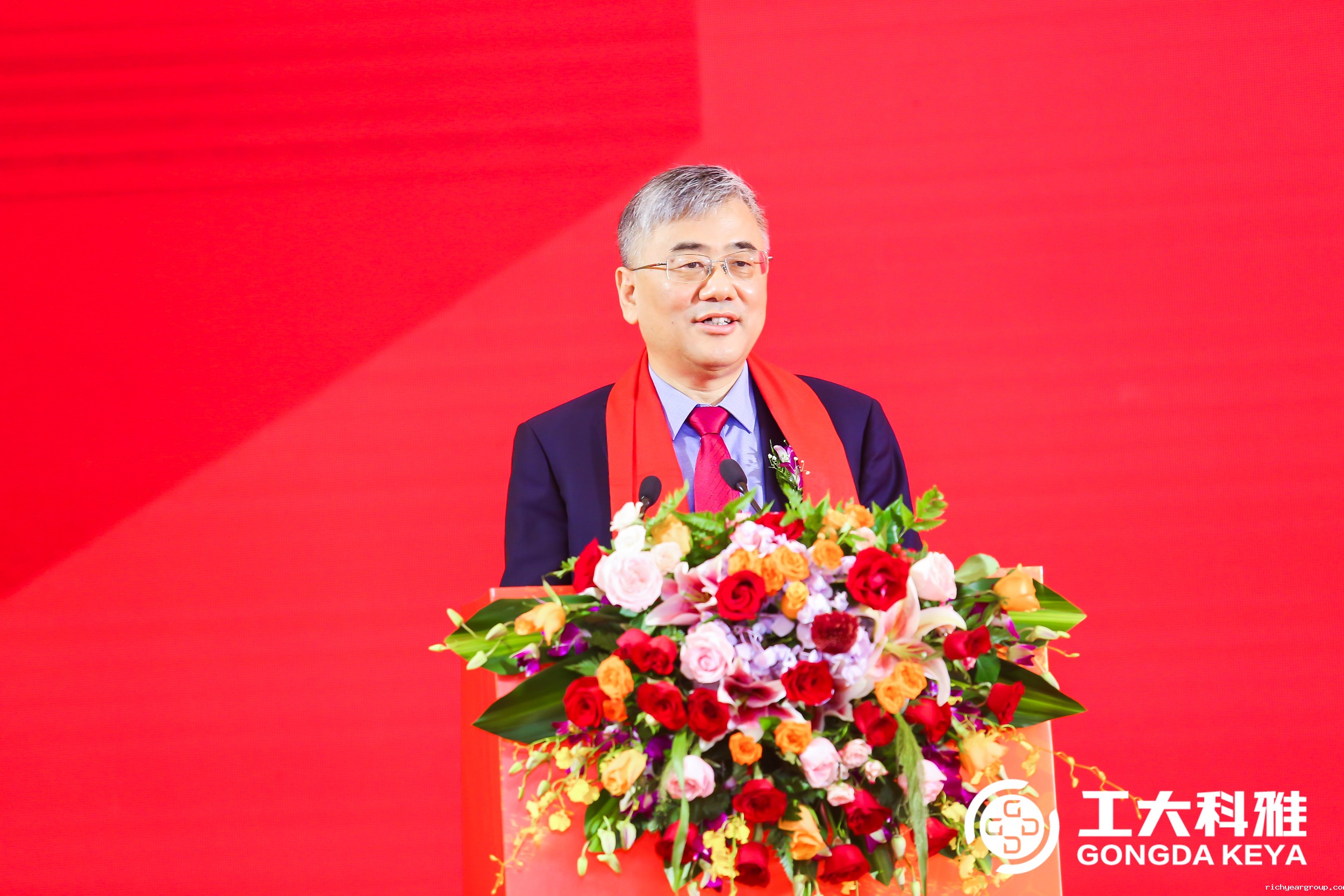 热烈祝贺伟德官网下载客户端安装创业板成功上市！(图5)