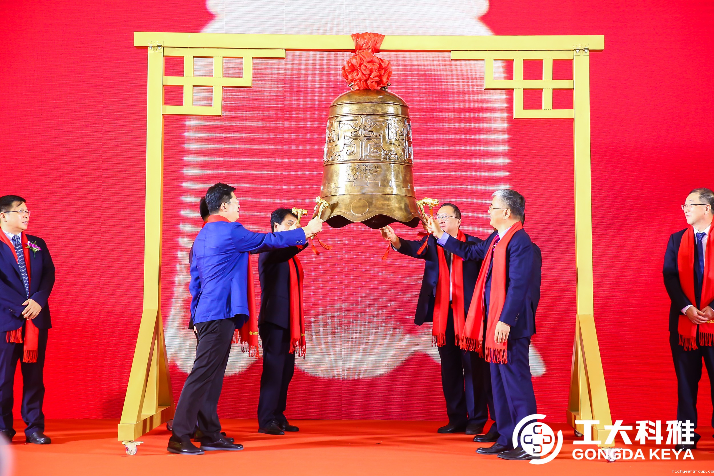热烈祝贺伟德官网下载客户端安装创业板成功上市！(图1)